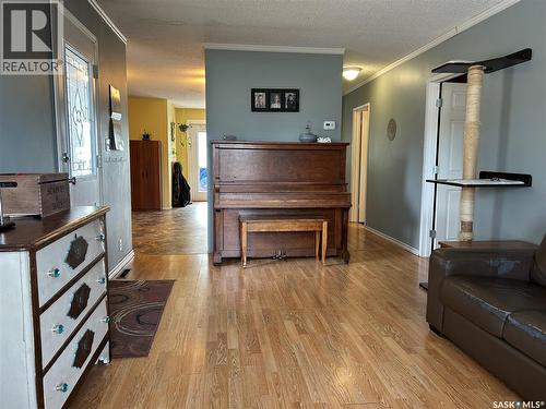 918 Albert Street, Estevan, SK - Indoor Photo Showing Living Room