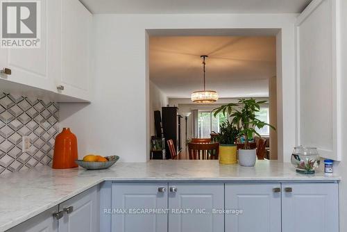 1 - 31 Moss Boulevard, Hamilton, ON - Indoor Photo Showing Kitchen