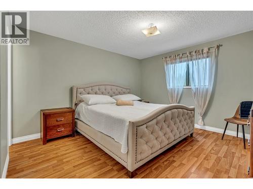 2494 Cornwall Drive, Penticton, BC - Indoor Photo Showing Bedroom