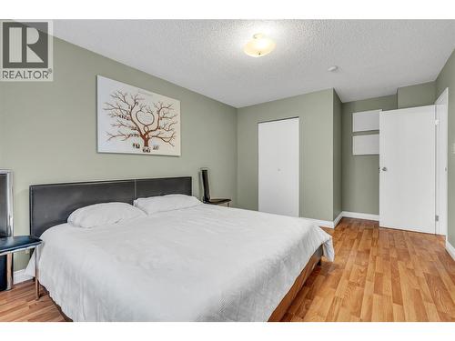 2494 Cornwall Drive, Penticton, BC - Indoor Photo Showing Bedroom