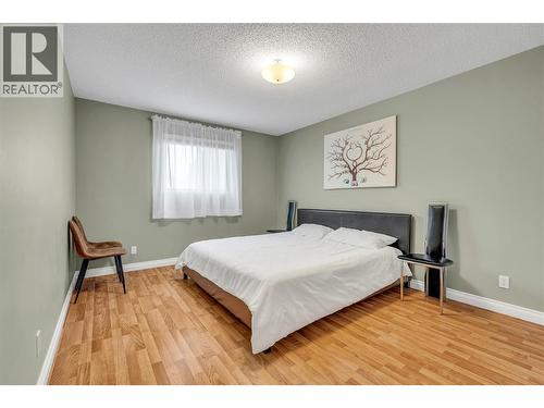 2494 Cornwall Drive, Penticton, BC - Indoor Photo Showing Bedroom
