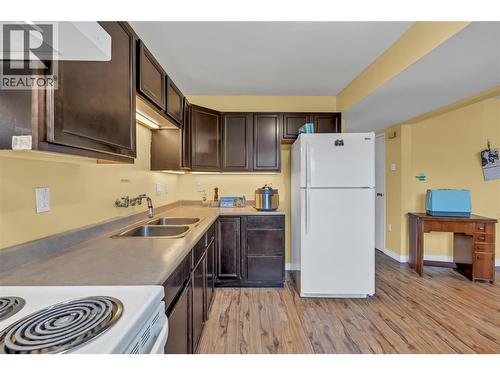 2494 Cornwall Drive, Penticton, BC - Indoor Photo Showing Kitchen With Double Sink
