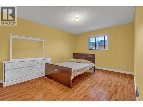 2494 Cornwall Drive, Penticton, BC - Indoor Photo Showing Bedroom