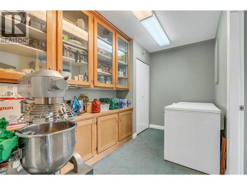 2494 Cornwall Drive, Penticton, BC - Indoor Photo Showing Other Room