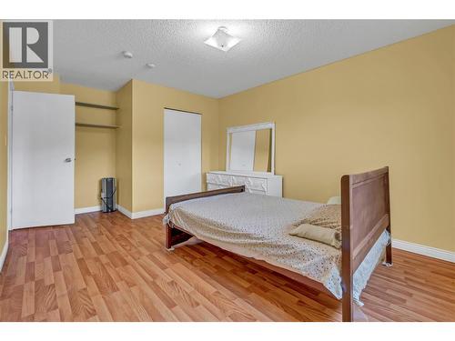 2494 Cornwall Drive, Penticton, BC - Indoor Photo Showing Bedroom