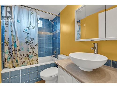 2494 Cornwall Drive, Penticton, BC - Indoor Photo Showing Bathroom