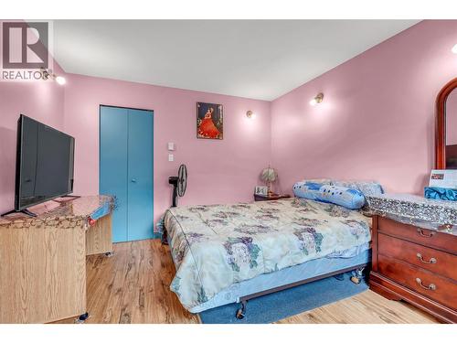 2494 Cornwall Drive, Penticton, BC - Indoor Photo Showing Bedroom