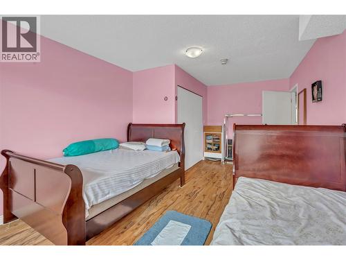 2494 Cornwall Drive, Penticton, BC - Indoor Photo Showing Bedroom