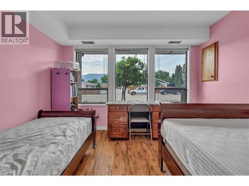 2494 Cornwall Drive, Penticton, BC - Indoor Photo Showing Bedroom