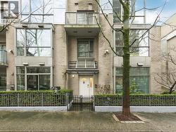 930 RICHARDS STREET  Vancouver, BC V6B 3C1
