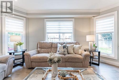 20 Navy Crescent, Brampton, ON - Indoor Photo Showing Living Room