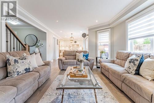 20 Navy Crescent, Brampton, ON - Indoor Photo Showing Living Room