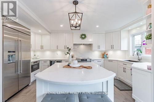 20 Navy Crescent, Brampton, ON - Indoor Photo Showing Kitchen With Upgraded Kitchen