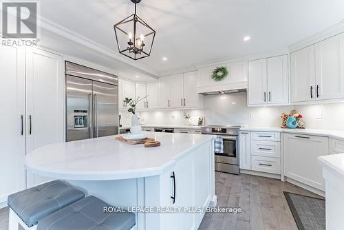 20 Navy Crescent, Brampton, ON - Indoor Photo Showing Kitchen With Upgraded Kitchen