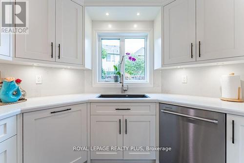 20 Navy Crescent, Brampton, ON - Indoor Photo Showing Kitchen