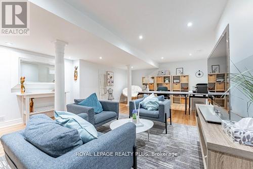 20 Navy Crescent, Brampton, ON - Indoor Photo Showing Living Room
