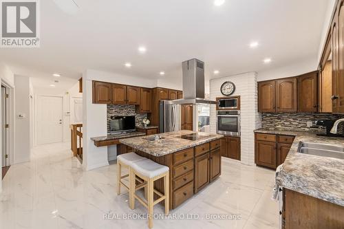 39 Templer Drive, Hamilton, ON - Indoor Photo Showing Kitchen With Double Sink With Upgraded Kitchen