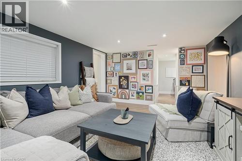 196 Durham Avenue, Cambridge, ON - Indoor Photo Showing Living Room