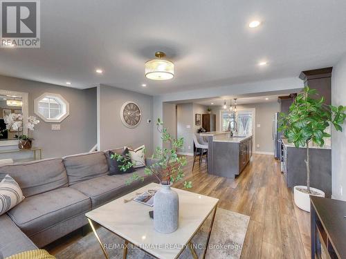496 Elgin Street N, Cambridge, ON - Indoor Photo Showing Living Room