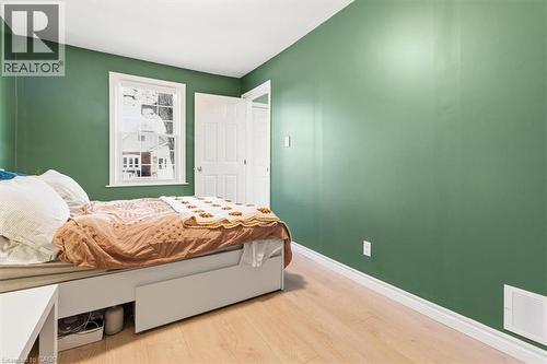 Primary bedroom, main floor - 29 Wexford Avenue N, Hamilton, ON - Indoor Photo Showing Bedroom