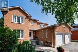 56 NELSON CIRCLE  Newmarket, ON L3X 1R2