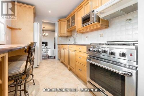 18 Sunset Boulevard, Brampton, ON - Indoor Photo Showing Kitchen