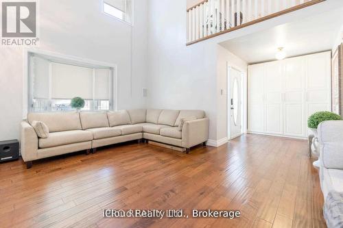 18 Sunset Boulevard, Brampton, ON - Indoor Photo Showing Living Room