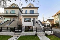 1 1933 TEMPLETON DRIVE  Vancouver, BC V5N 4V9