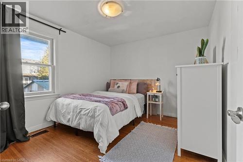 96 Terrace Drive, Hamilton, ON - Indoor Photo Showing Bedroom