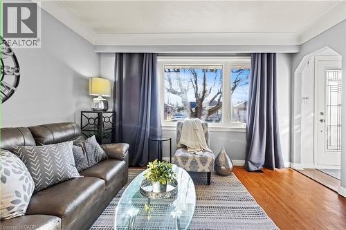 96 Terrace Drive, Hamilton, ON - Indoor Photo Showing Living Room