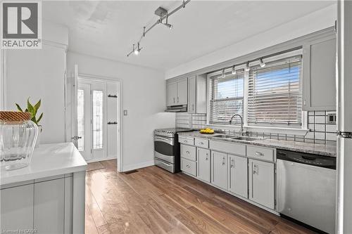 96 Terrace Drive, Hamilton, ON - Indoor Photo Showing Kitchen