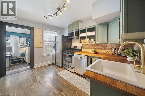22 Cope Street, Hamilton, ON - Indoor Photo Showing Kitchen