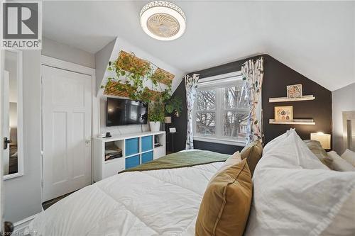 22 Cope Street, Hamilton, ON - Indoor Photo Showing Bedroom