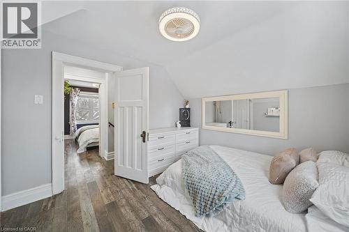 22 Cope Street, Hamilton, ON - Indoor Photo Showing Bedroom