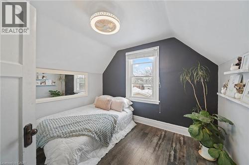 22 Cope Street, Hamilton, ON - Indoor Photo Showing Bedroom