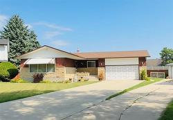 43 Roselawn BAY  Winnipeg, MB R2G 1W5