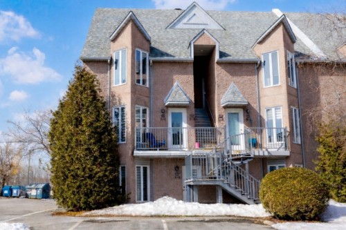 352 Rue des Pionniers  L'Île-Perrot, QC J7V 8K6