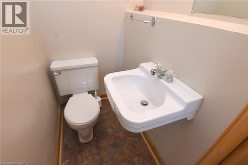 142 Delmar Drive, Hamilton, ON - Indoor Photo Showing Bathroom