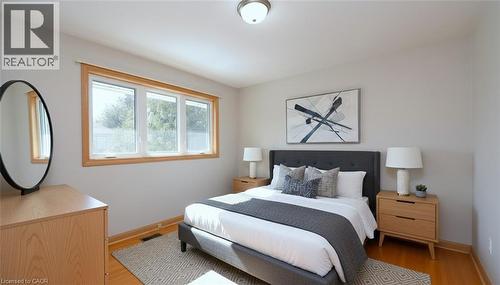 142 Delmar Drive, Hamilton, ON - Indoor Photo Showing Bedroom