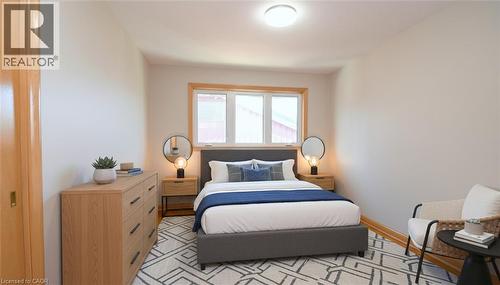 142 Delmar Drive, Hamilton, ON - Indoor Photo Showing Bedroom