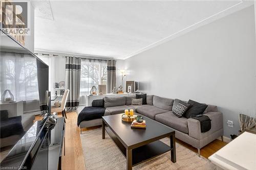 624 Upper Ottawa Street, Hamilton, ON - Indoor Photo Showing Living Room