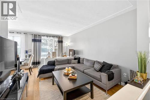 624 Upper Ottawa Street, Hamilton, ON - Indoor Photo Showing Living Room