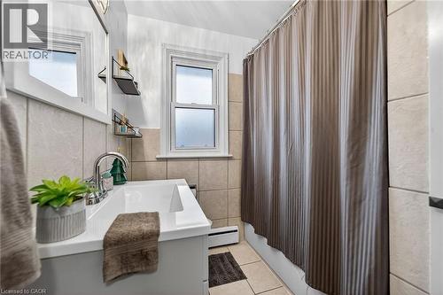624 Upper Ottawa Street, Hamilton, ON - Indoor Photo Showing Bathroom