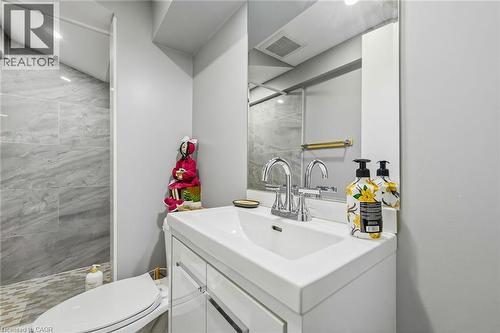 624 Upper Ottawa Street, Hamilton, ON - Indoor Photo Showing Bathroom