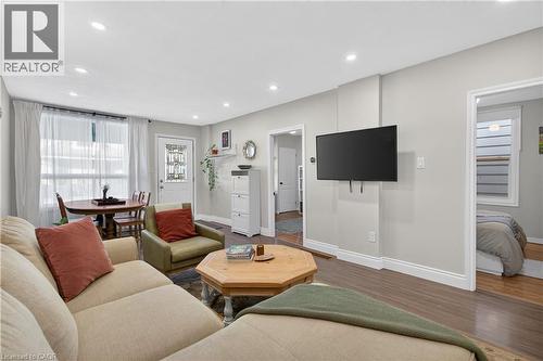 262 Britannia Avenue, Hamilton, ON - Indoor Photo Showing Living Room