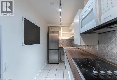 30 Summit Avenue Unit# 607, Hamilton, ON - Indoor Photo Showing Kitchen