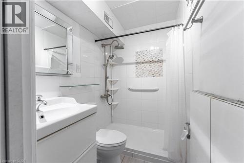 30 Summit Avenue Unit# 607, Hamilton, ON - Indoor Photo Showing Bathroom