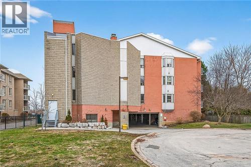 6 NIAGARA Street Unit# 208  Grimsby, ON L3M 5A4