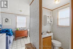 Powder room in the extra mudroom/den - 