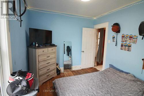 54 Terrace Street, London South (South I), ON - Indoor Photo Showing Bedroom